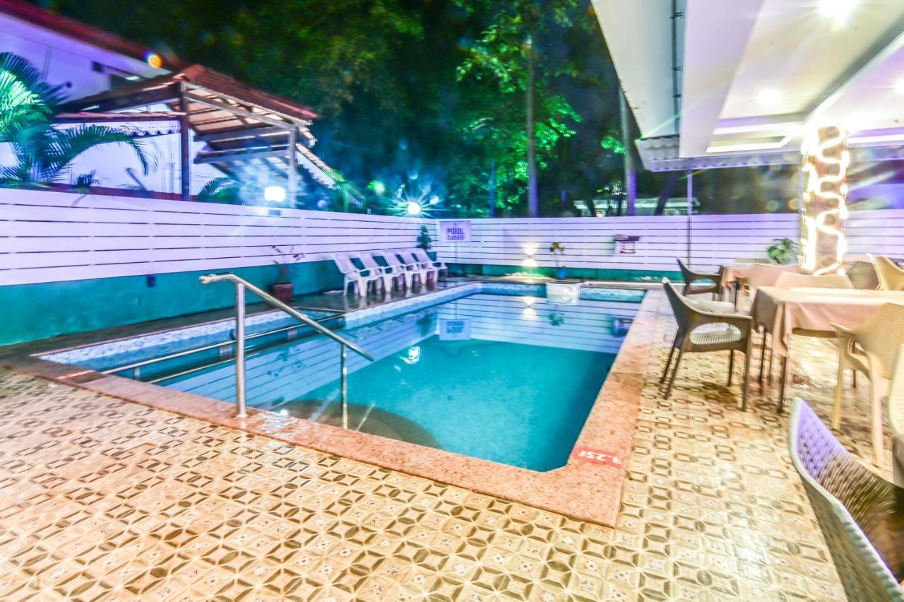 De Falcon Goa Beach Resort Candolim Exteriör bild
