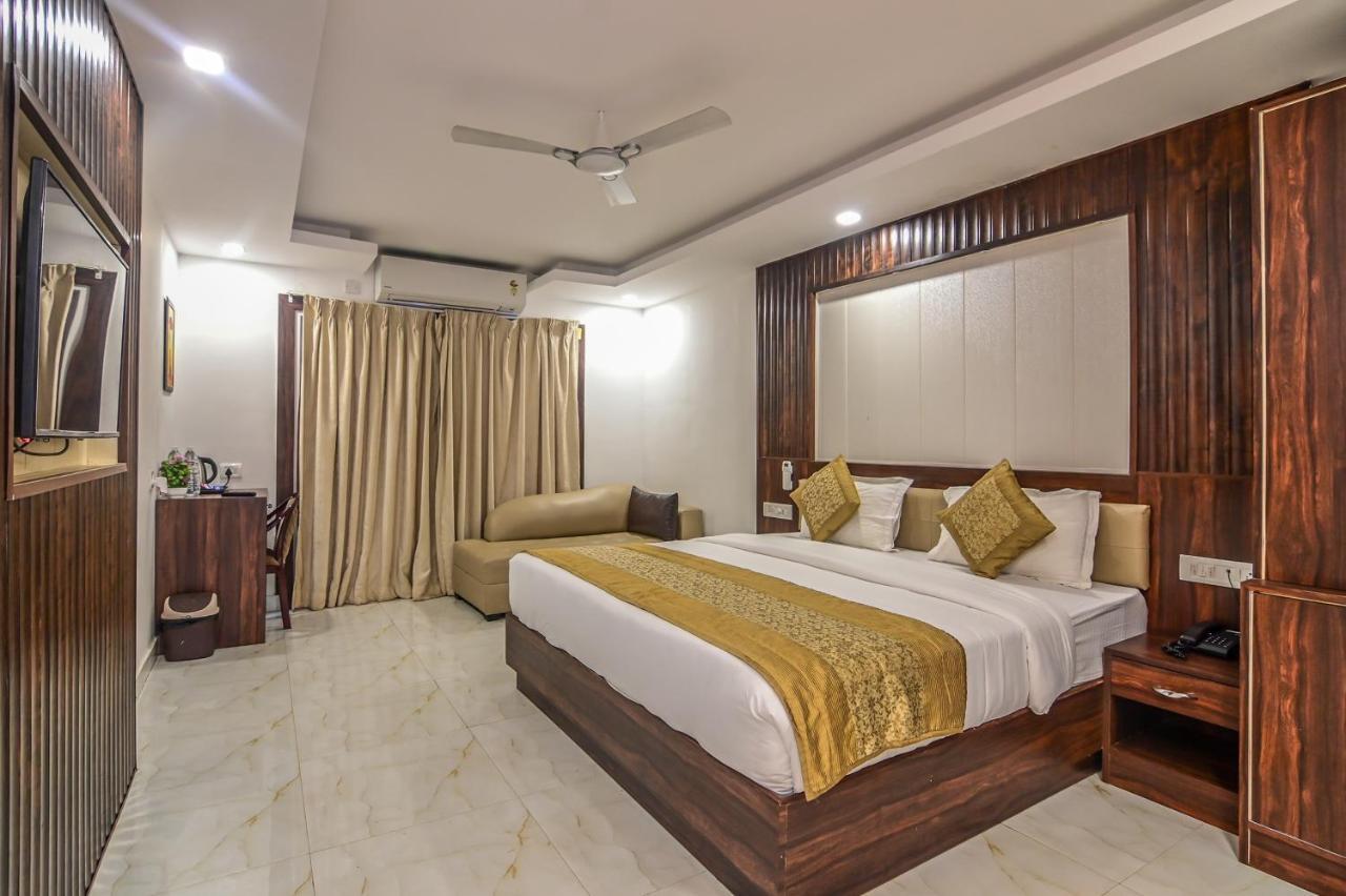 De Falcon Goa Beach Resort Candolim Exteriör bild
