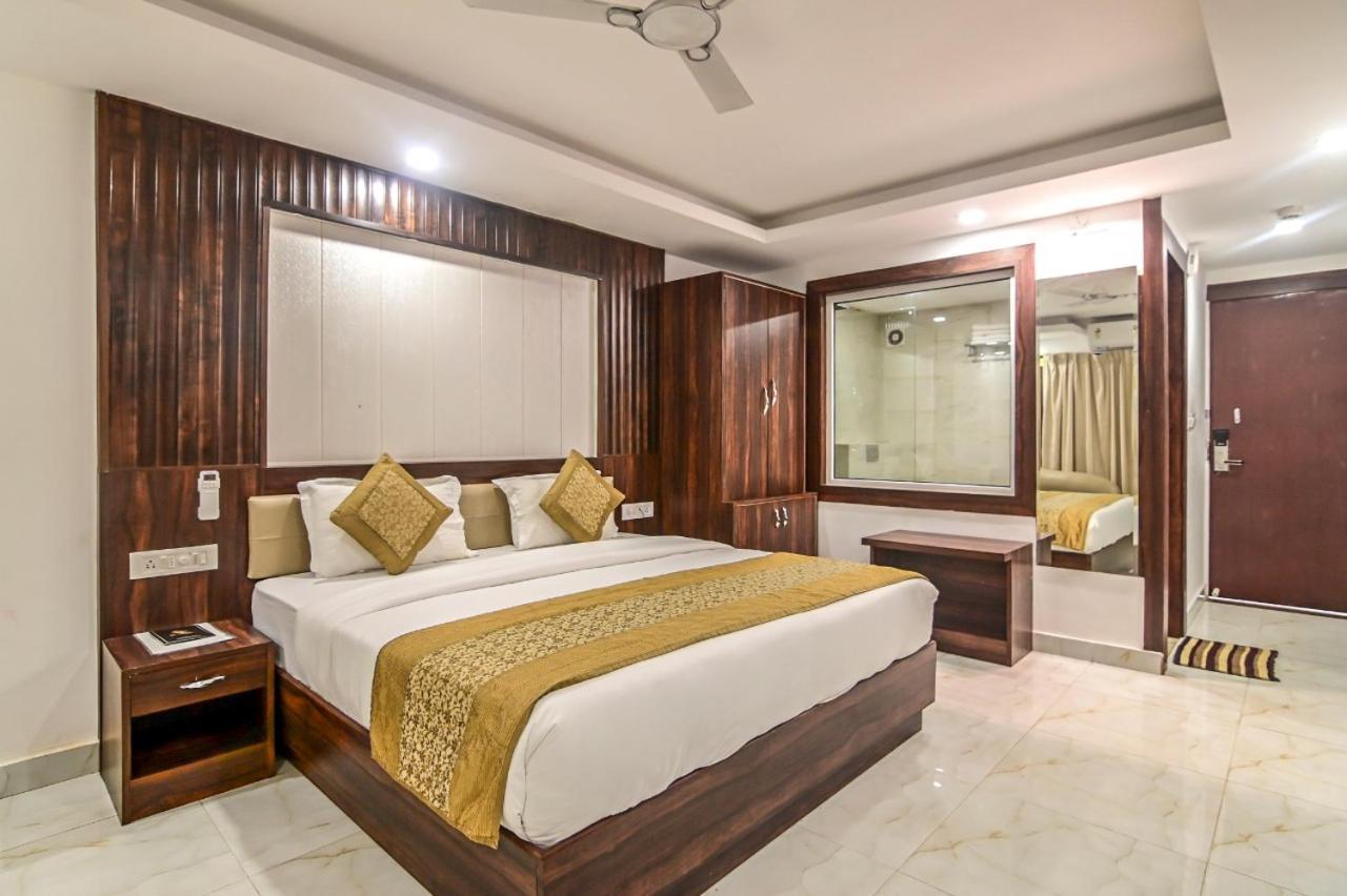 De Falcon Goa Beach Resort Candolim Exteriör bild