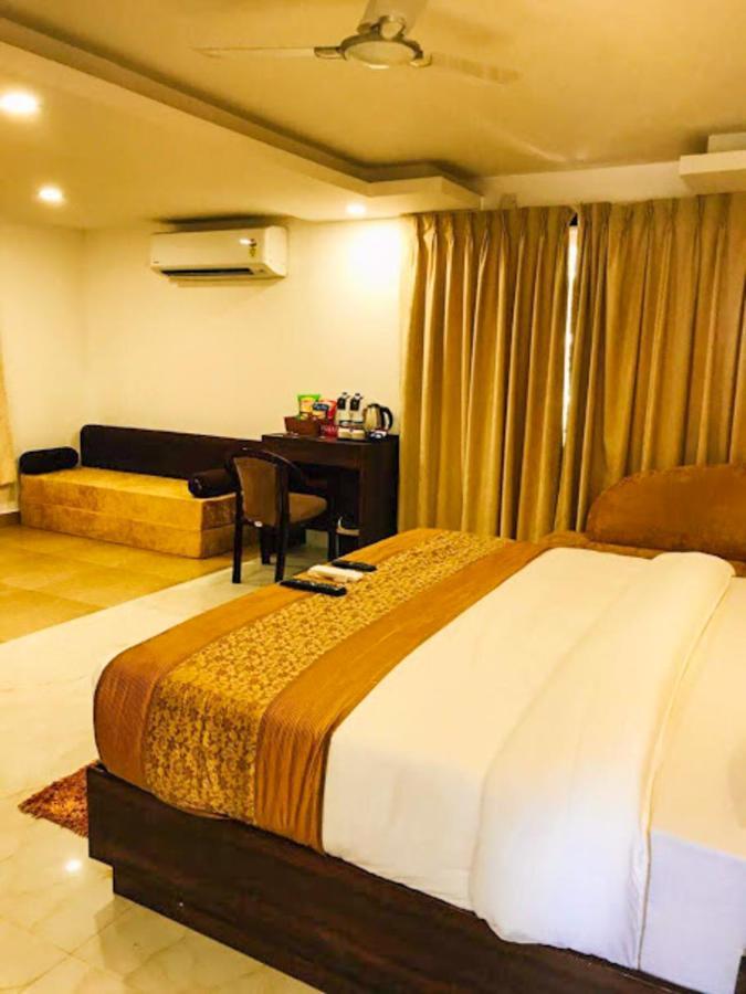 De Falcon Goa Beach Resort Candolim Exteriör bild