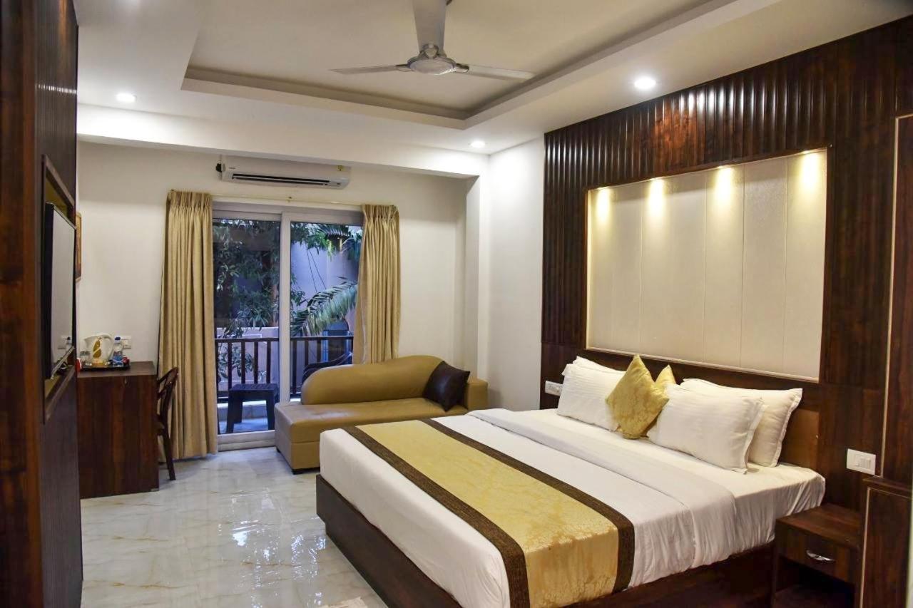 De Falcon Goa Beach Resort Candolim Exteriör bild