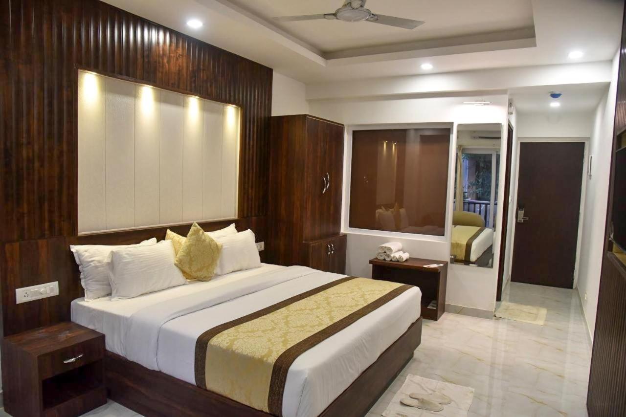 De Falcon Goa Beach Resort Candolim Exteriör bild