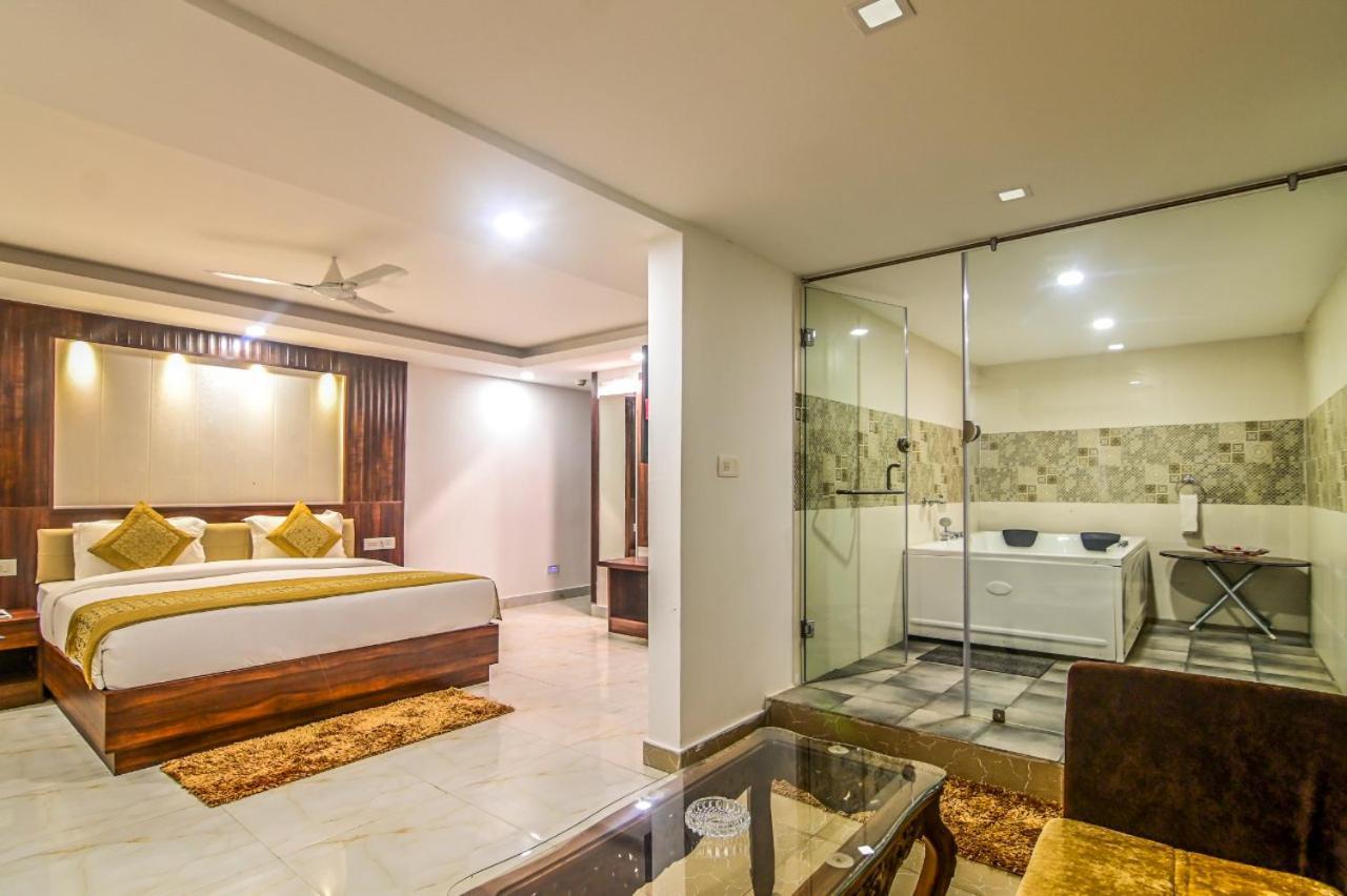 De Falcon Goa Beach Resort Candolim Exteriör bild